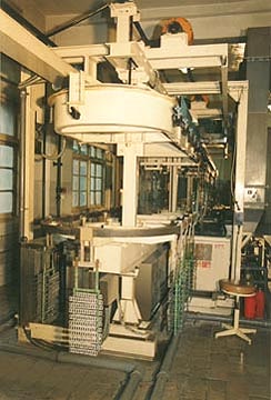 Mechanical guide rail type annular electroplating auto-production line